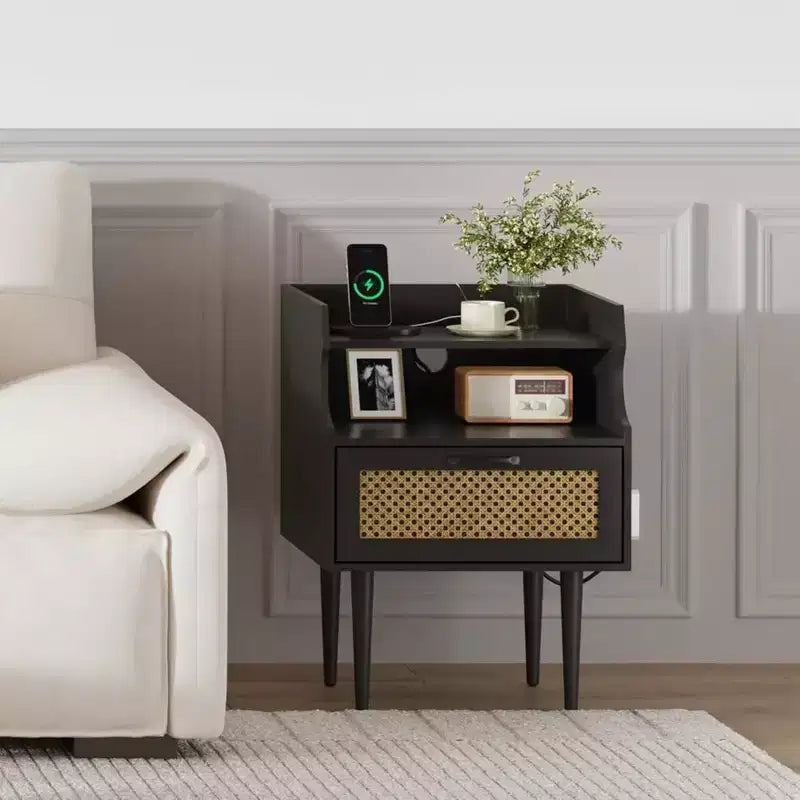 Tables de chevet en rotin (lot de 2), tables d'appoint avec station de recharge, tiroir et 2 étagères de rangement ouvertes pour chambre à coucher, dortoir et petits espaces